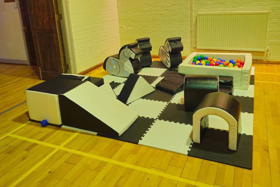 Black and white softplay setup