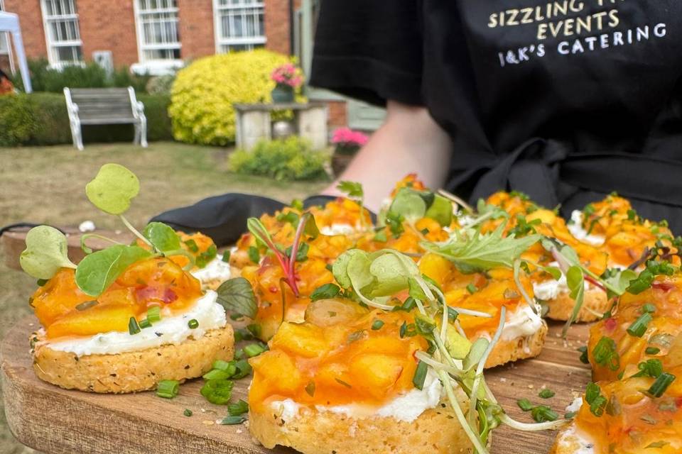 Spiced Mango Crostinui
