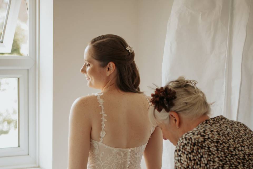 Mum doing up her dress