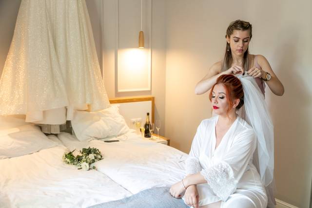 Bridal morning preparations