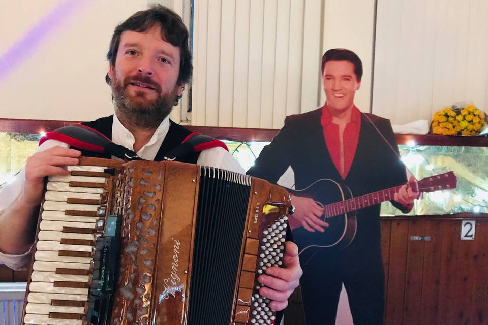 Busking wi Elvis