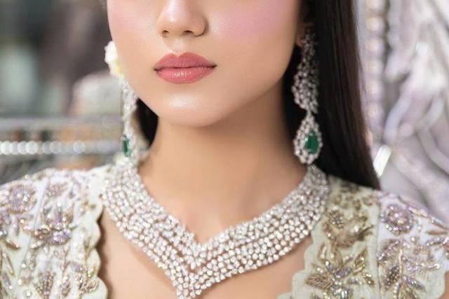 PARTY MAKEUP