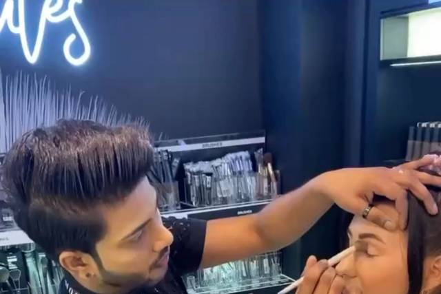 MAKEUP