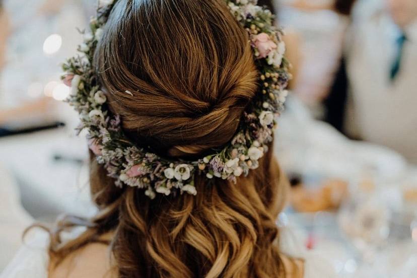 Soft waves with flower crown