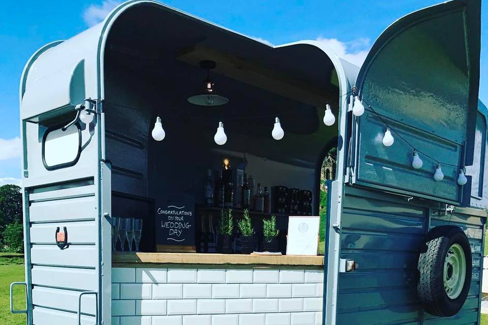 Vintage Horsebox Bar