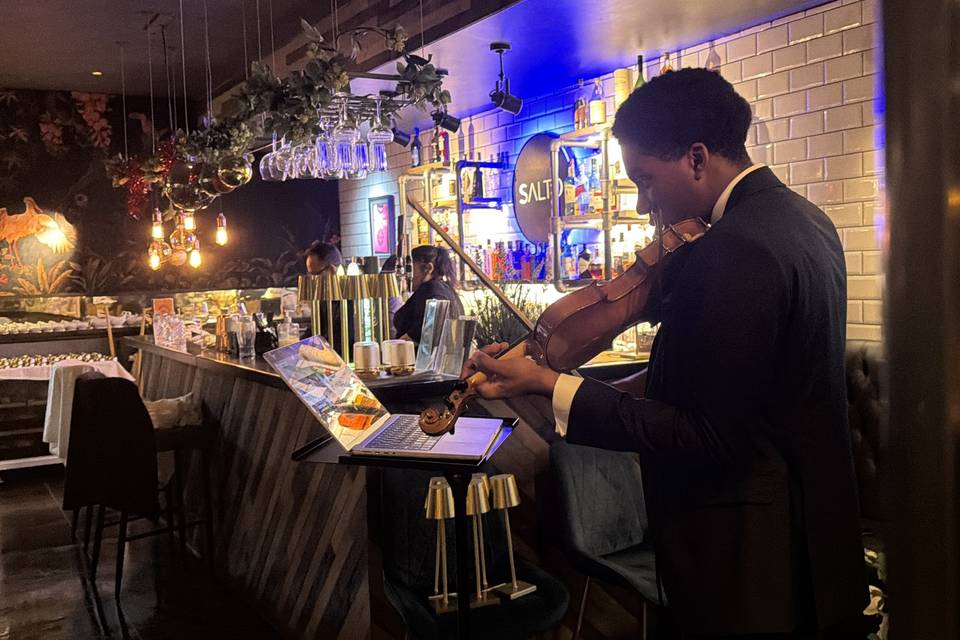 Elegant dinner soundtrack