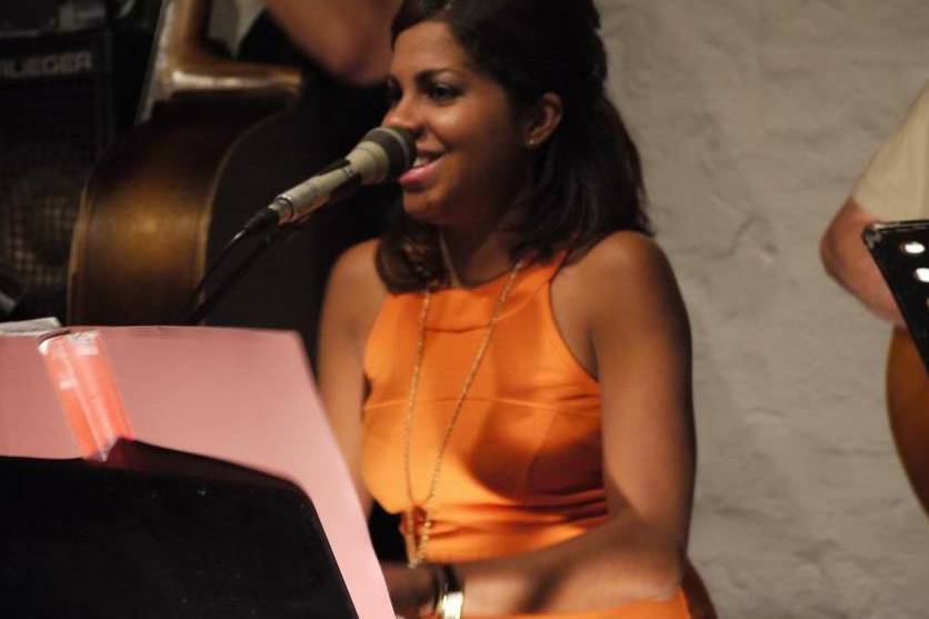 Milly Riquelme - Singer & Pianist