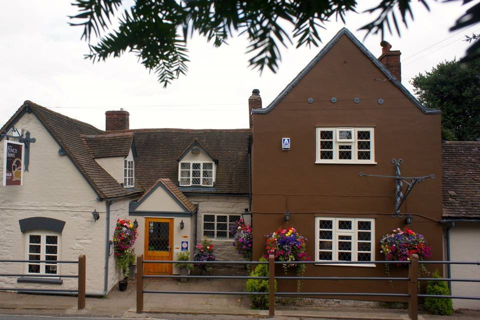 Ye Olde Punchbowl Country Inn & Gardens