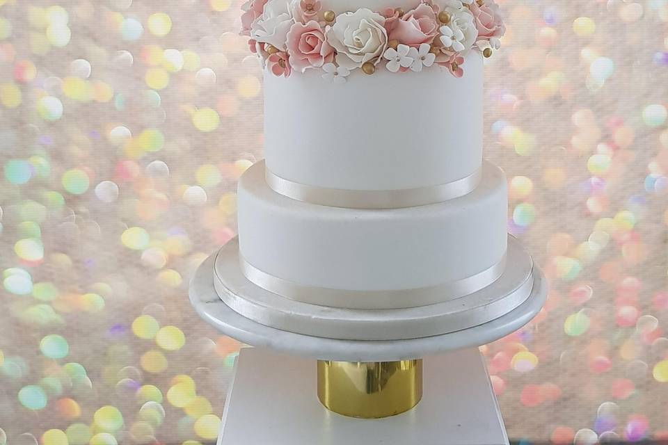 Classic floral cake decor