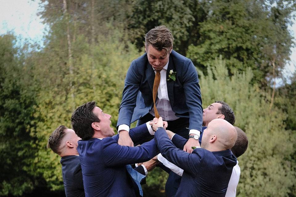 Groom toss