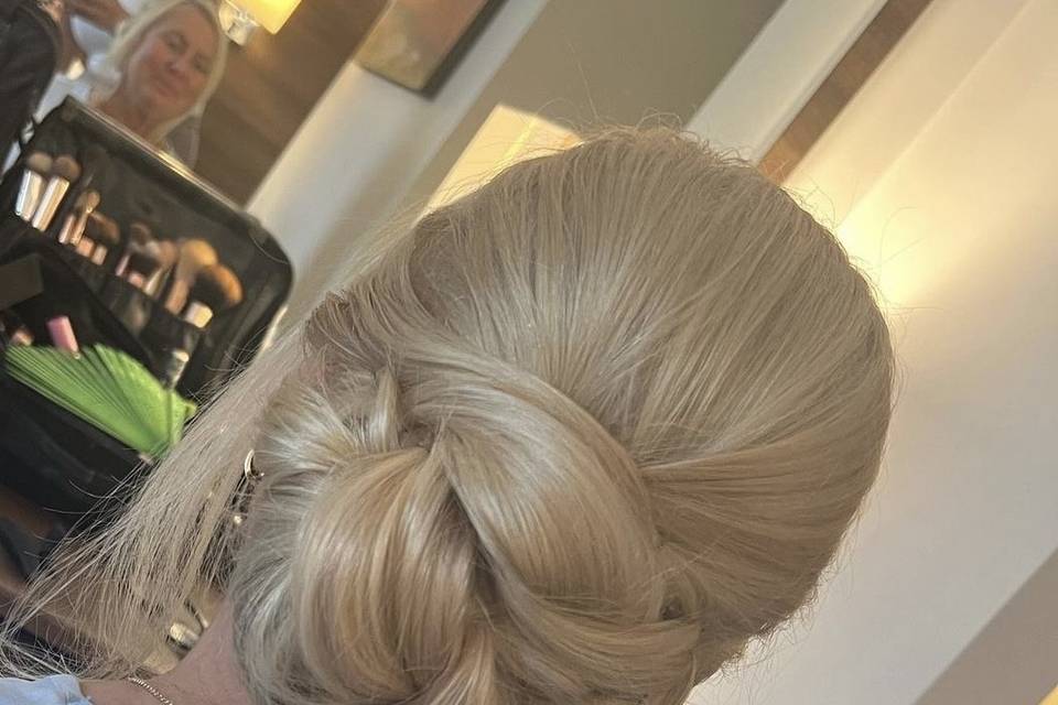 Knotted updo
