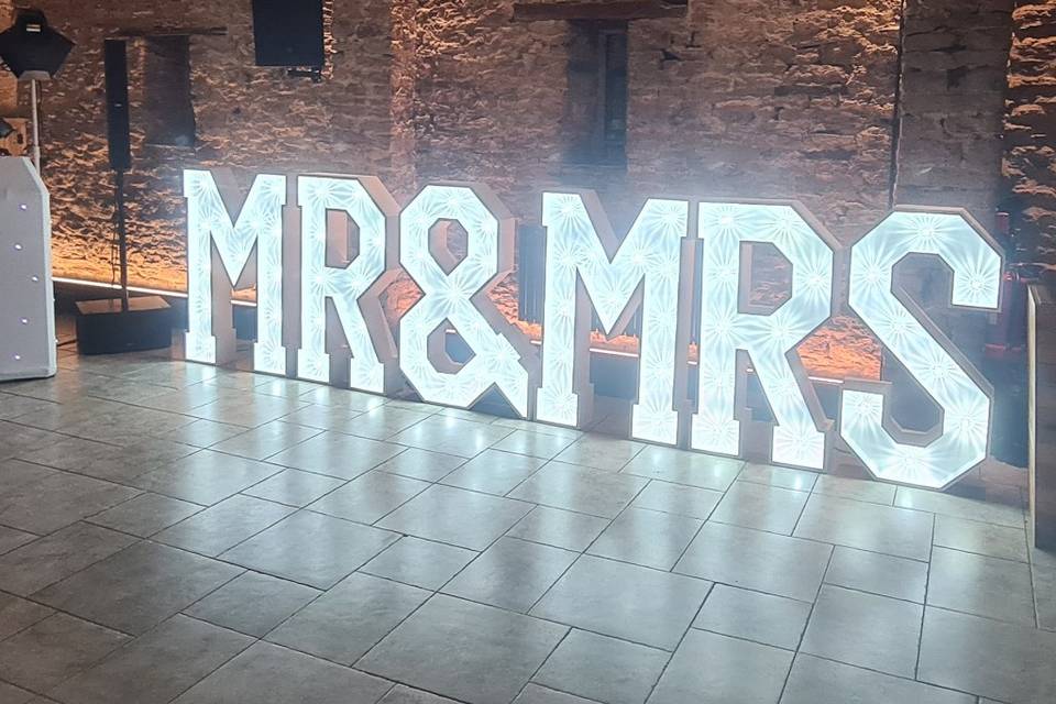 4ft Mr & Mrs