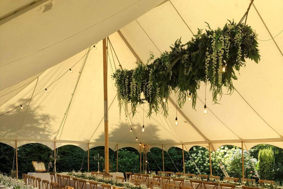 9x15m white tables with oak