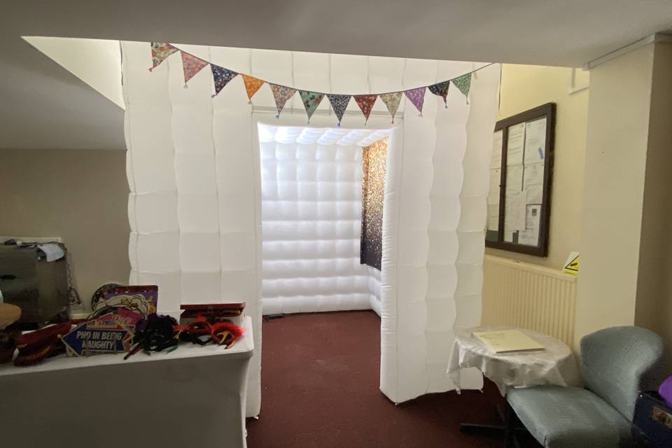 Inflatable booth