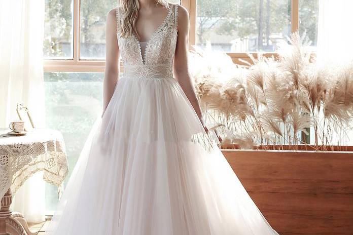 Plunge bodice boho wedding dress