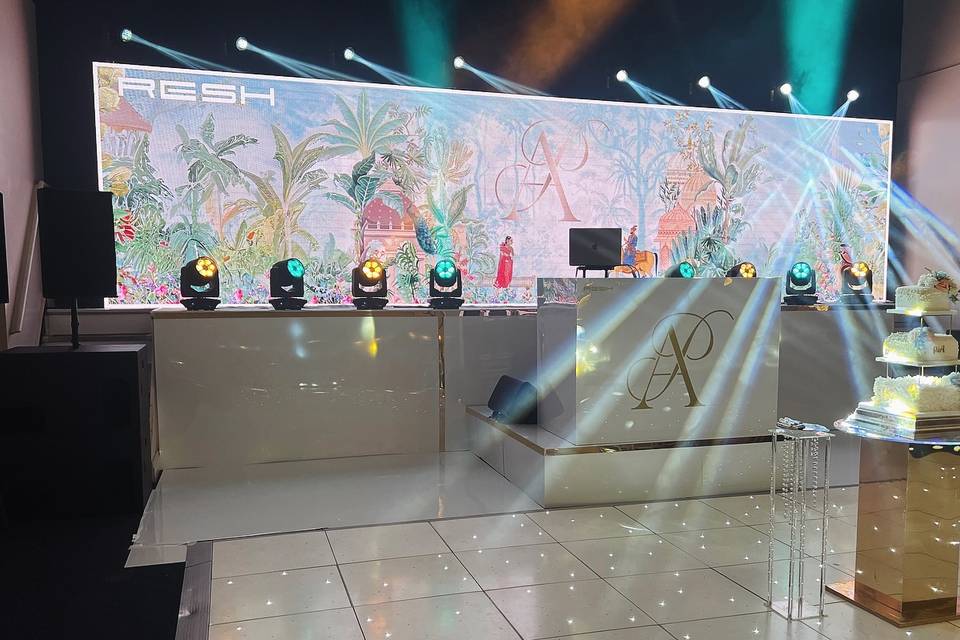 RESH - White Stage Set