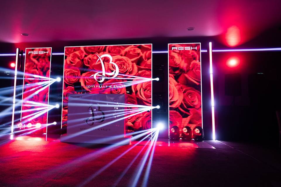 RESH - Grand White Stage Set