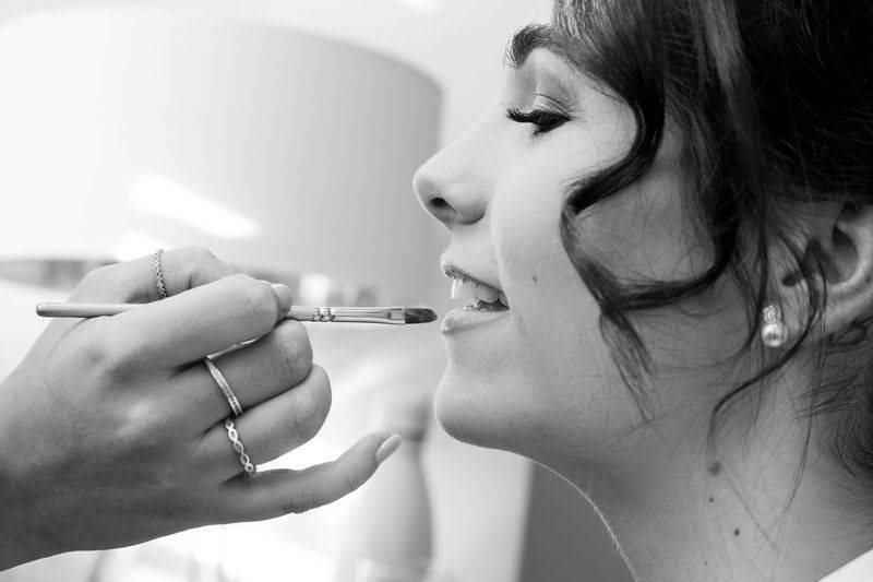 Bridal makeup finishing touche