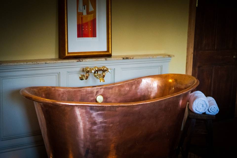 Freestanding copper bath