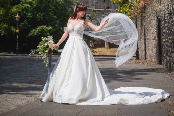 Bride with veil & castle