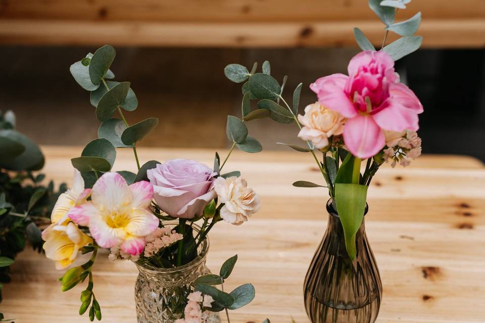 Bud vases tablecentres