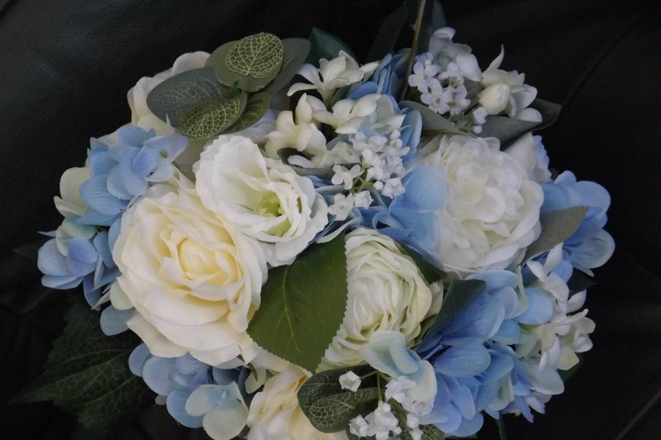 A classic white rose bouquet