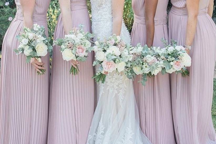 Neutral wedding bouquets