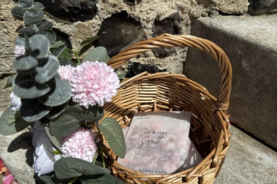 Confetti basket