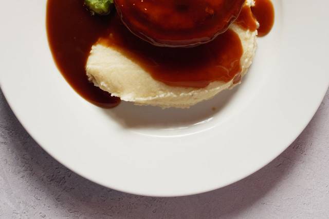 Pie, mash, mushy peas, gravy