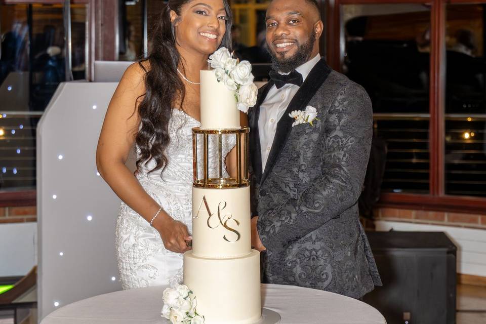 Bride and Groom cake cutting