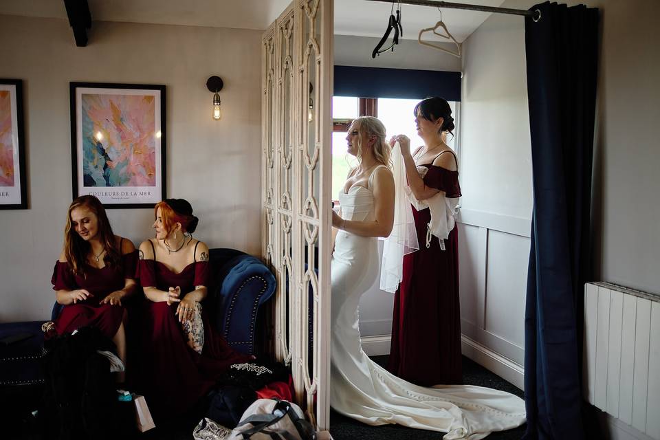 Getting ready beind the mirror