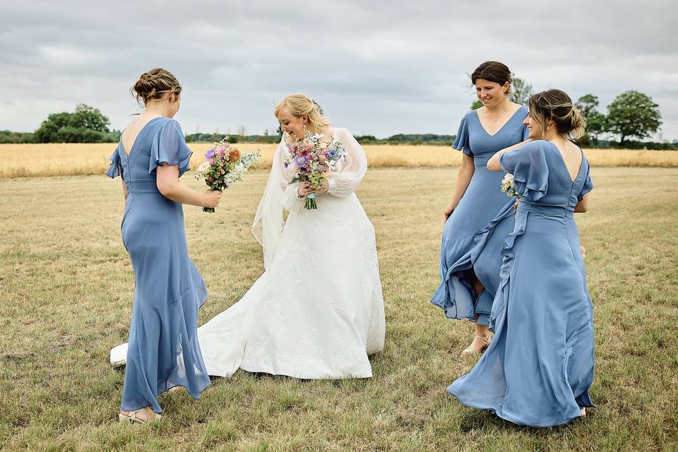 Candid bridsmaids