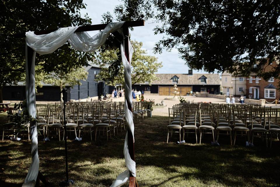 Fulbourn lodge outdoor ceremon
