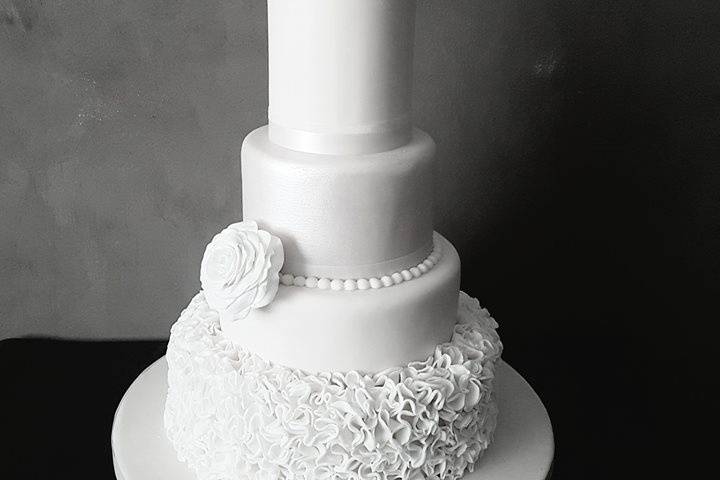 Elegant wedding cake