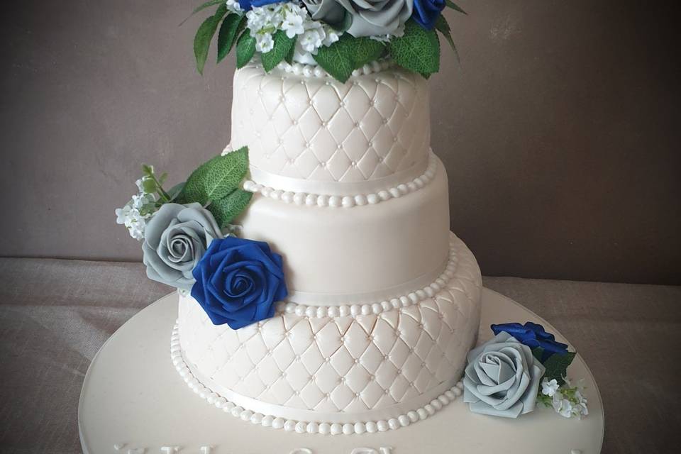 Quilted tiered wedding cake