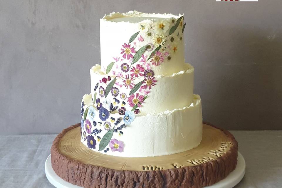 Edible flower wedding cake