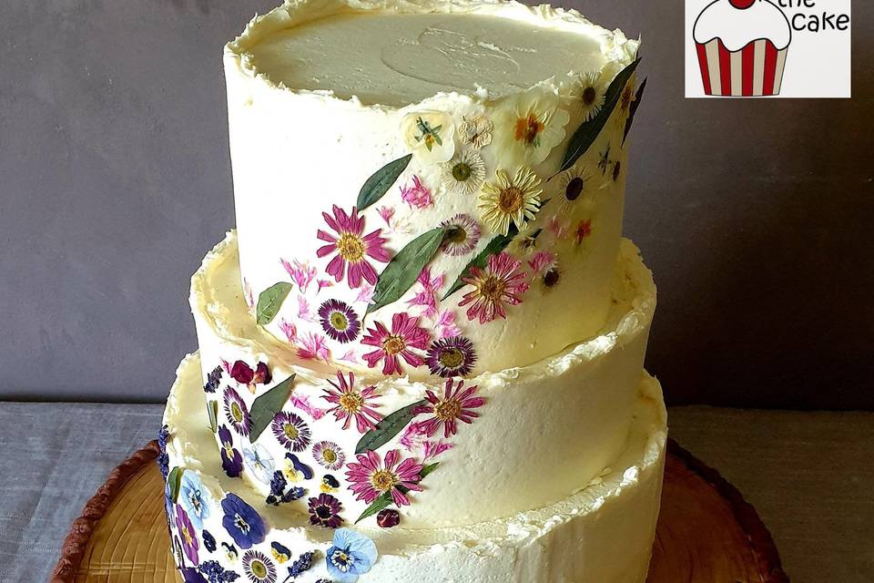 Edible flower wedding cake