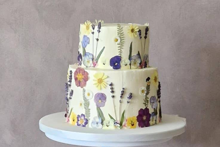 Edible flower wedding cake