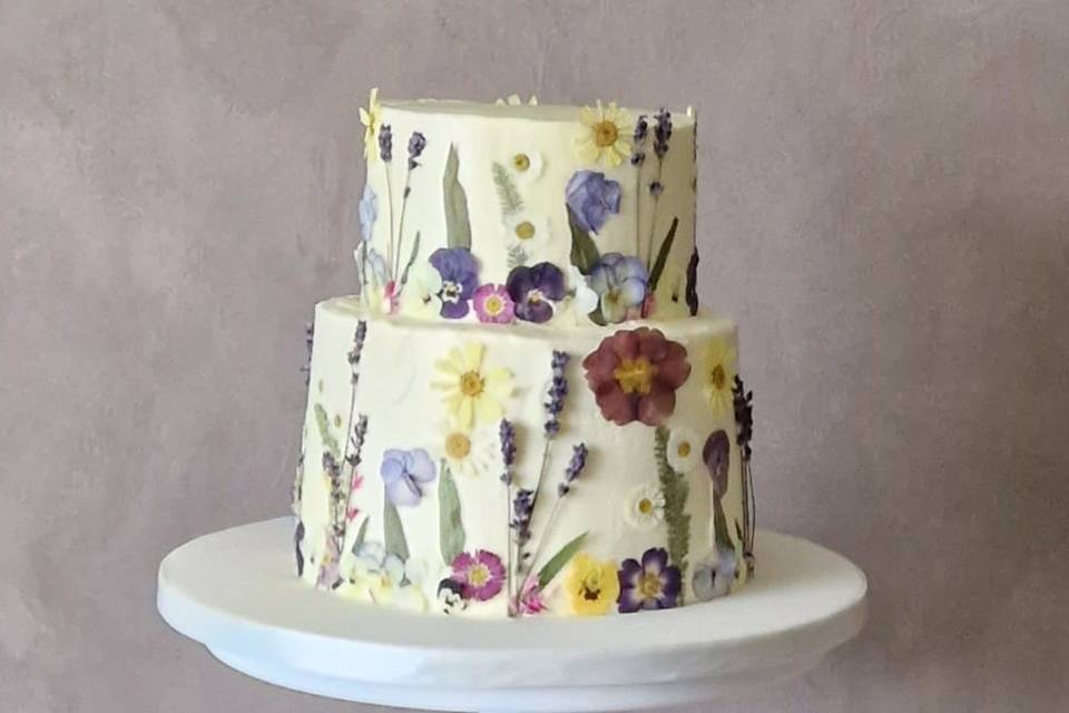 Edible flower wedding cake