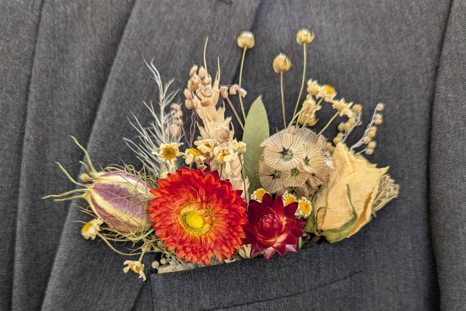 Dried flower pocket square