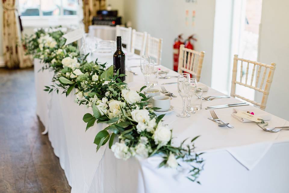 Wedding table garland