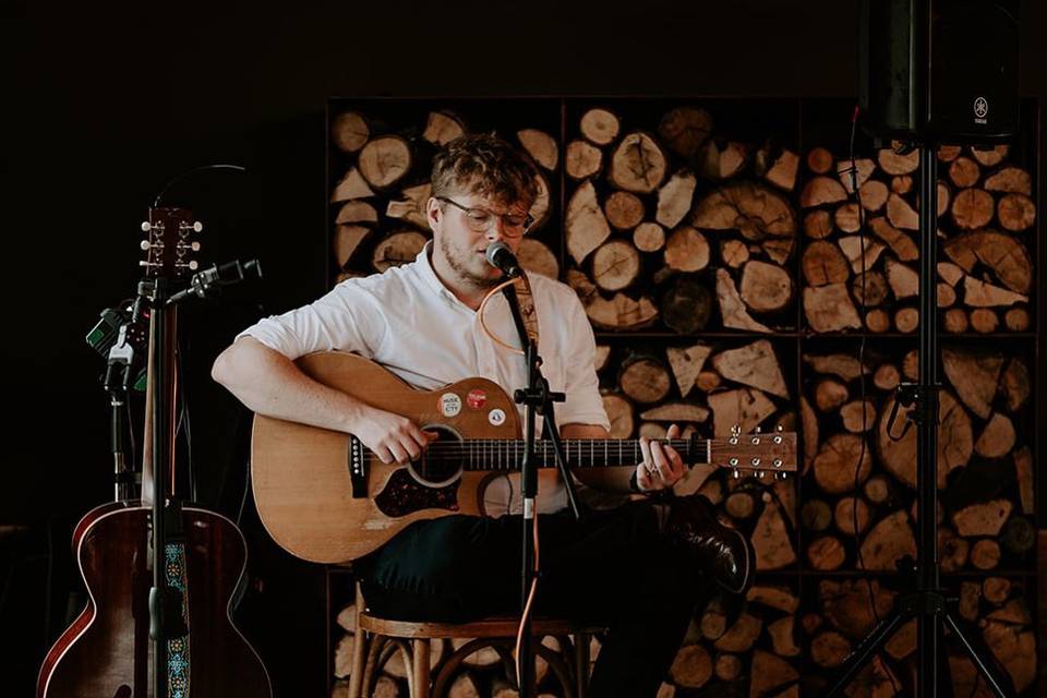 Tom, wedding acoustic solo