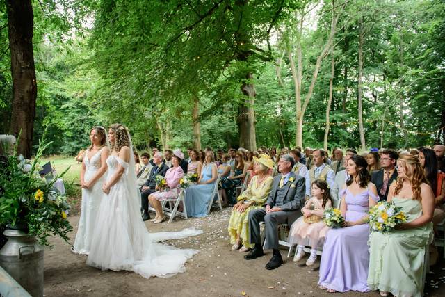 Woodland weddinghttps://cdn0.h