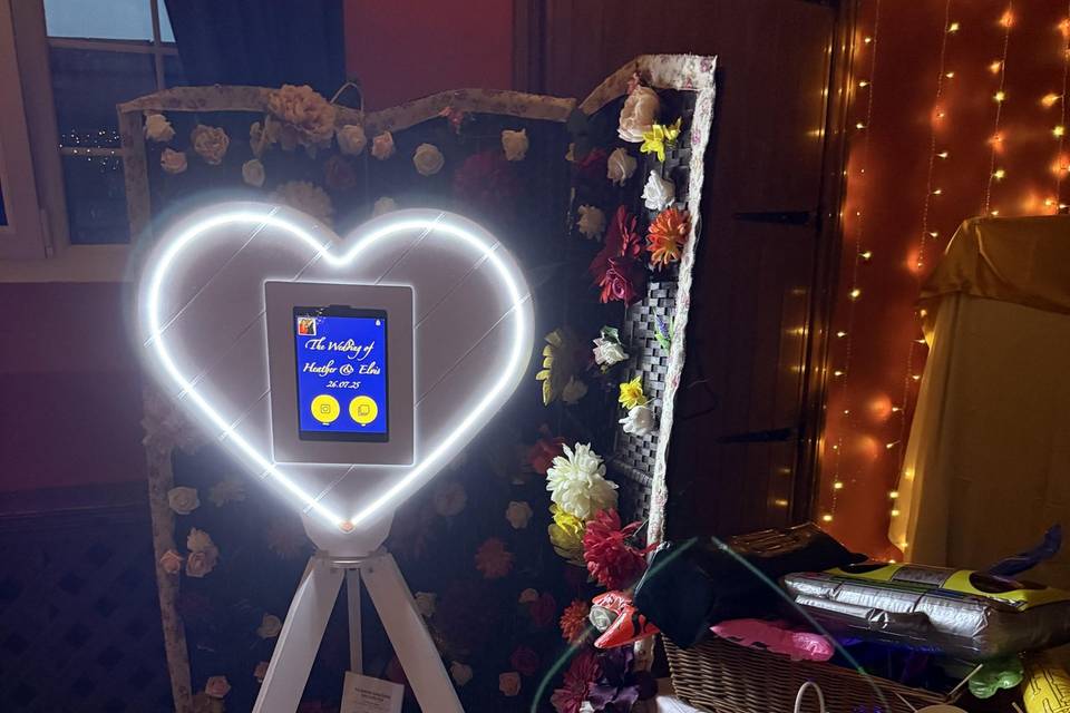 White Heart Selfie Pod