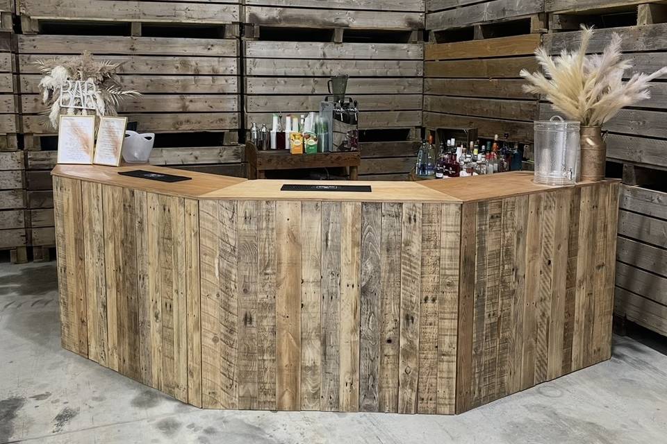 Curved Bar
