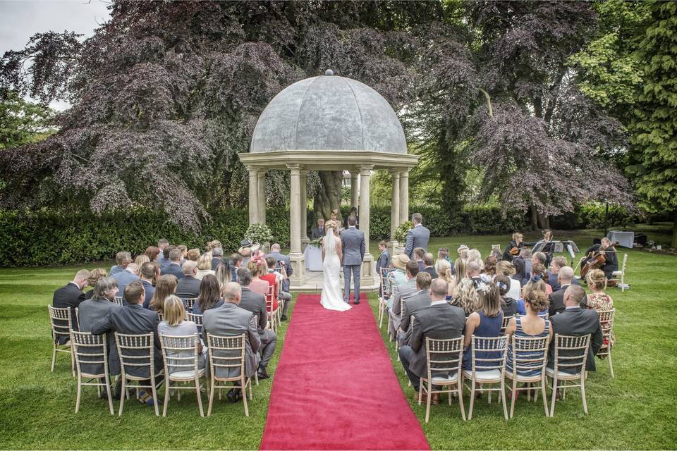 Wentbridge House Hotel outdoor ceremony