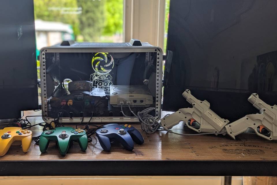 1 Loot Chest, 2 TVs, 6 players
