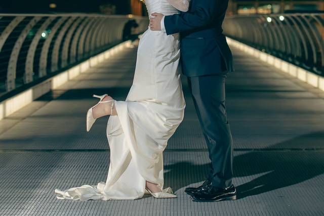 Kiss by the cathedral