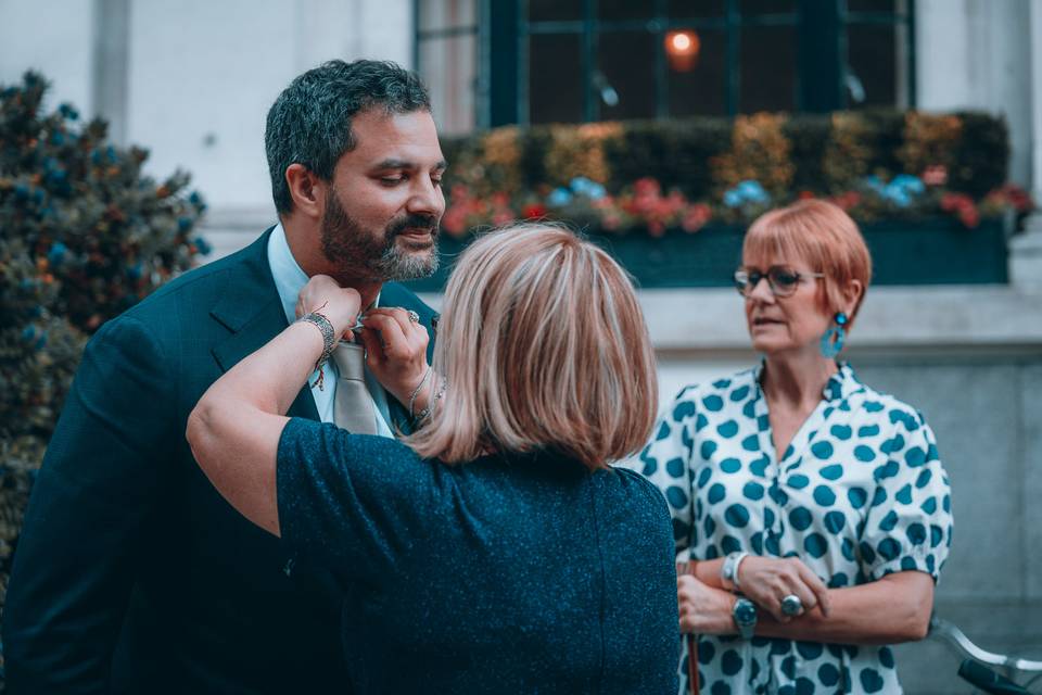 Adjusting the tie