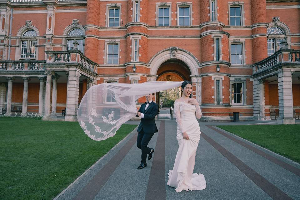 Flying veil outdoors